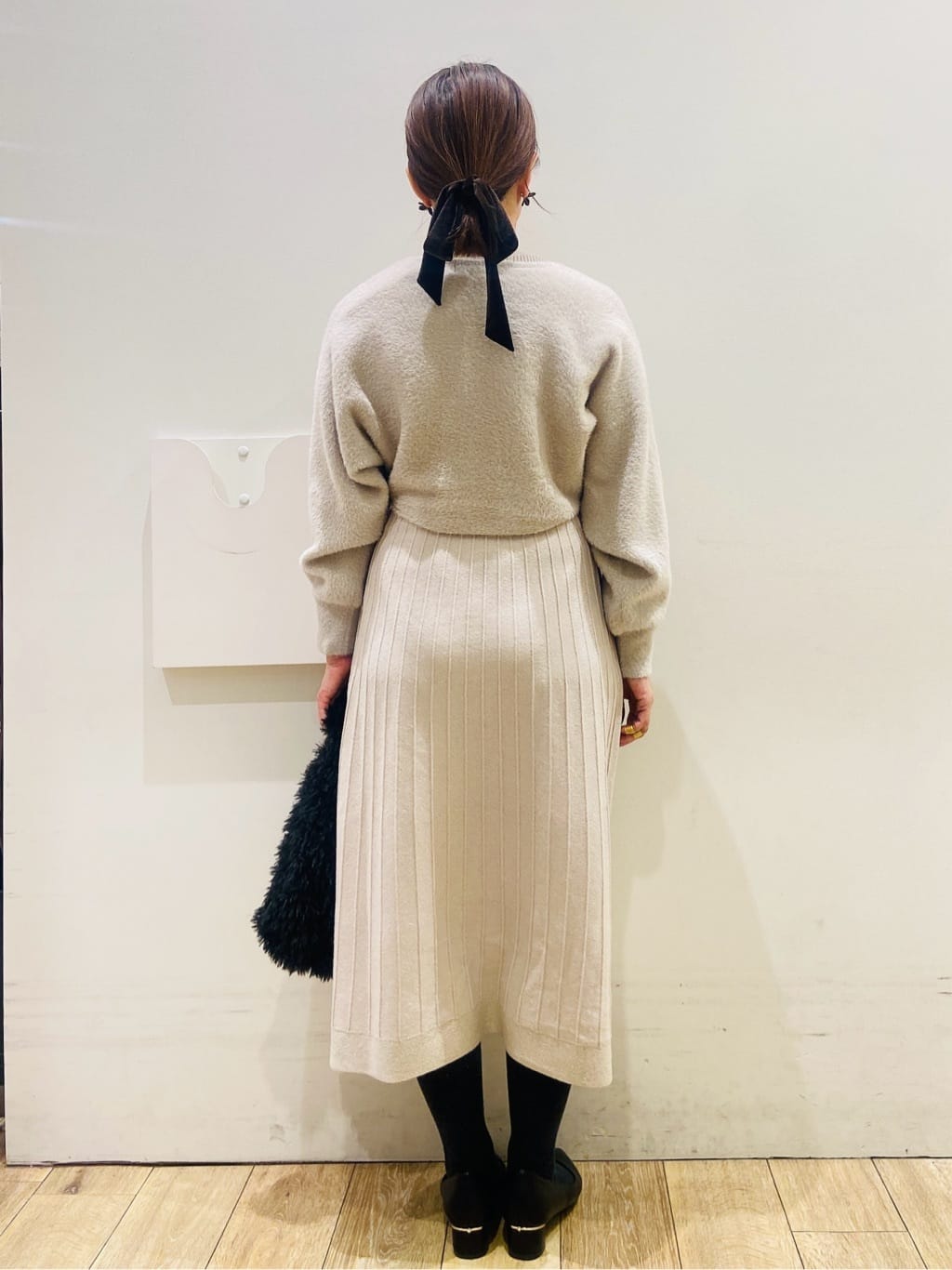 YUKOさんの「index｜ラメフェザープルオーバーセット ニットワンピース【洗濯機OK】《XS～LL》」を使ったコーディネート