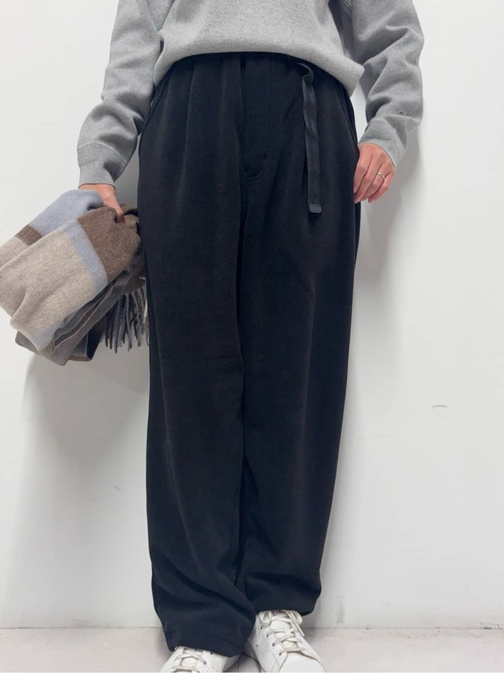 Nishijimaさんの「DRESSTERIOR｜◆THOUSAND MILE（サウザンドマイル）KNIT FLEECE BELT PANTS｜パンツ」を使ったコーディネート