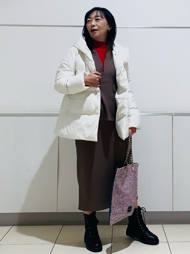 染さんの「OPAQUE.CLIP｜撥水フードミドルダウンコート【防風／抗菌防臭／洗濯機OK】《S～LL》」を使ったコーディネート