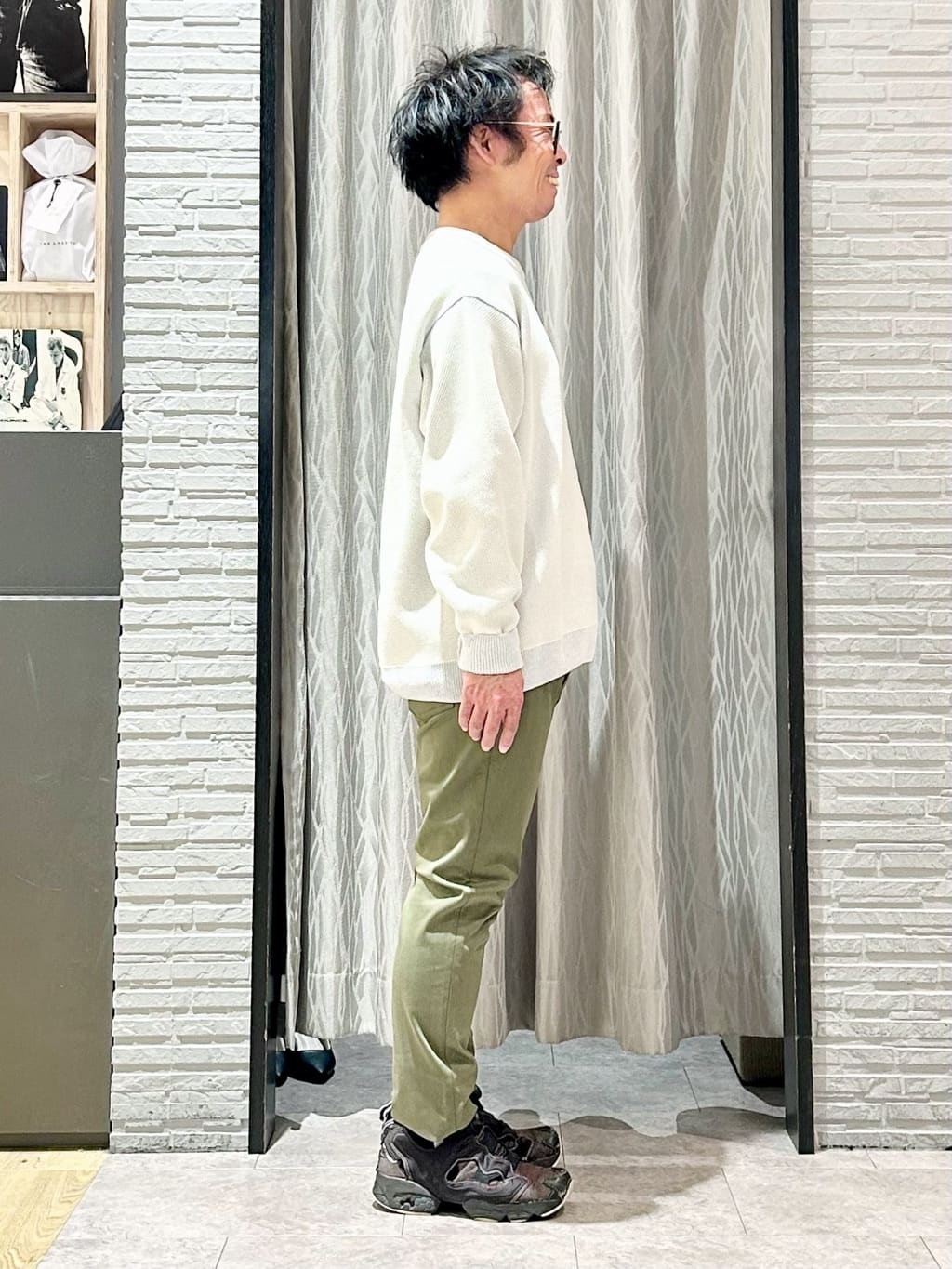 KENJI Iさんの「THE SHOP TK｜【大人の上品カジュアルを叶える】ハグするニット 洗濯機OK／6色展開」を使ったコーディネート