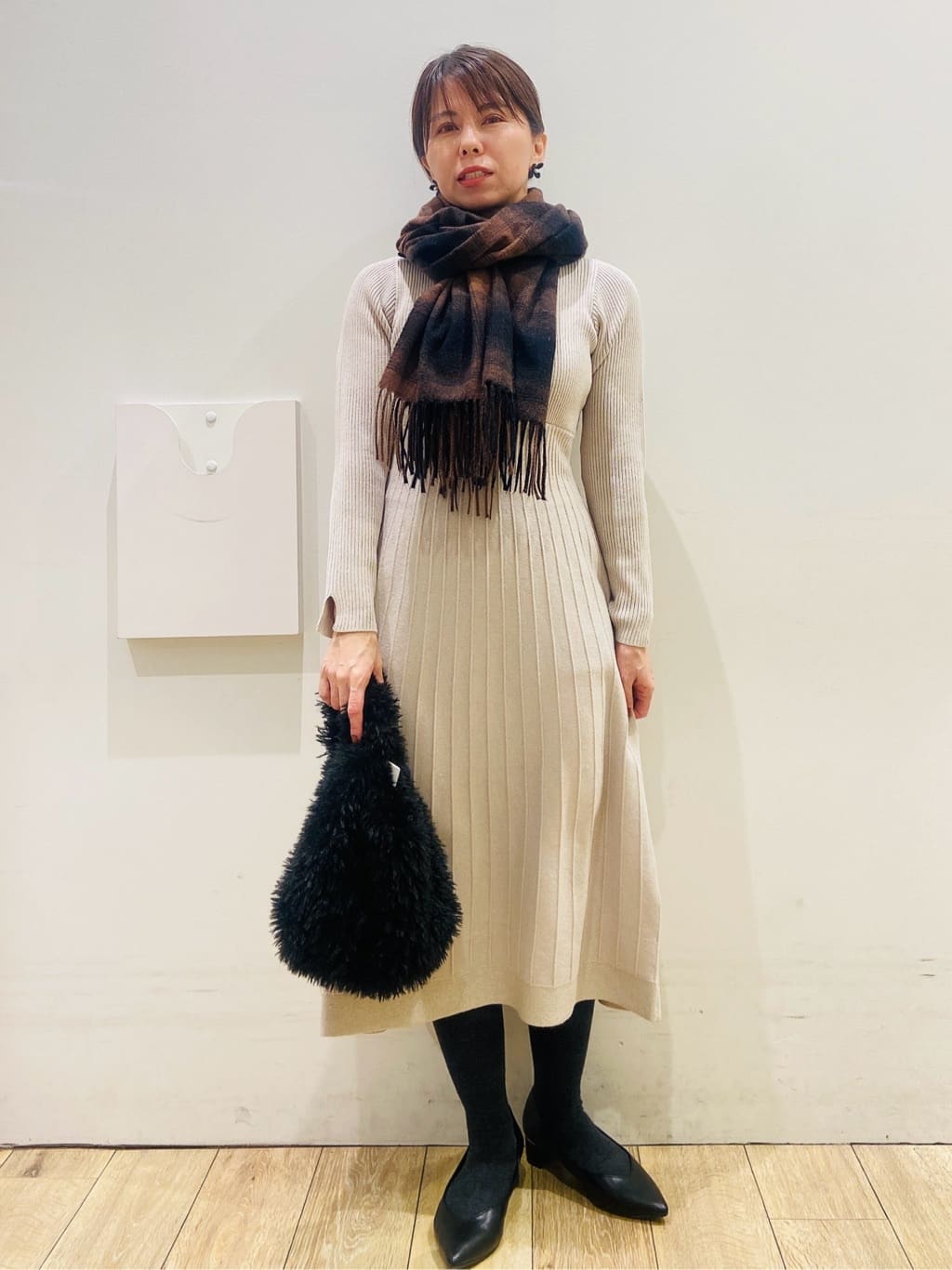 YUKOさんの「index｜ラメフェザープルオーバーセット ニットワンピース【洗濯機OK】《XS～LL》」を使ったコーディネート