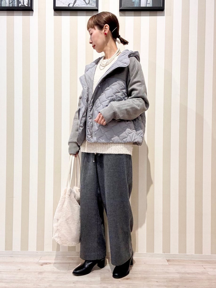 まつこさんの「SHOO･LA･RUE｜【洗濯機可/S-LL】上品にキラリと華やぐ スパンコールニット」を使ったコーディネート