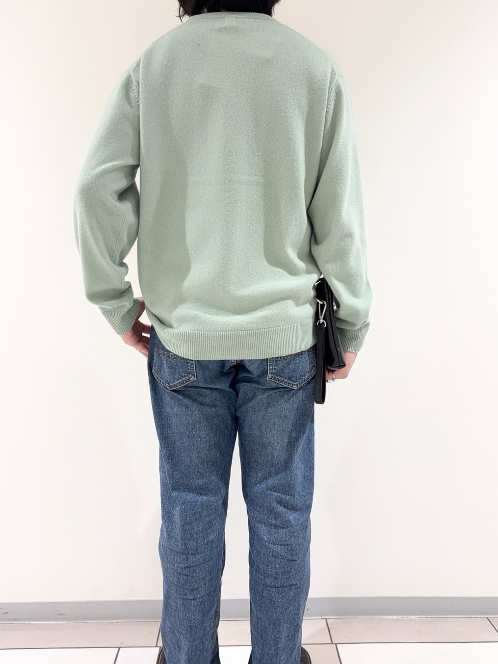 及川さんの「TAKEO KIKUCHI｜【Air Palette Knit】ワンポイント カラーニット プルオーバー」を使ったコーディネート