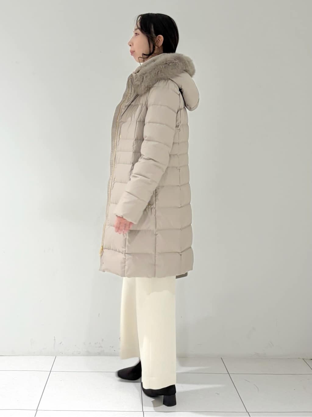 shioriさんの「INDIVI｜【名品／撥水／抗菌防臭】ロング丈リサイクルダウンコート」を使ったコーディネート