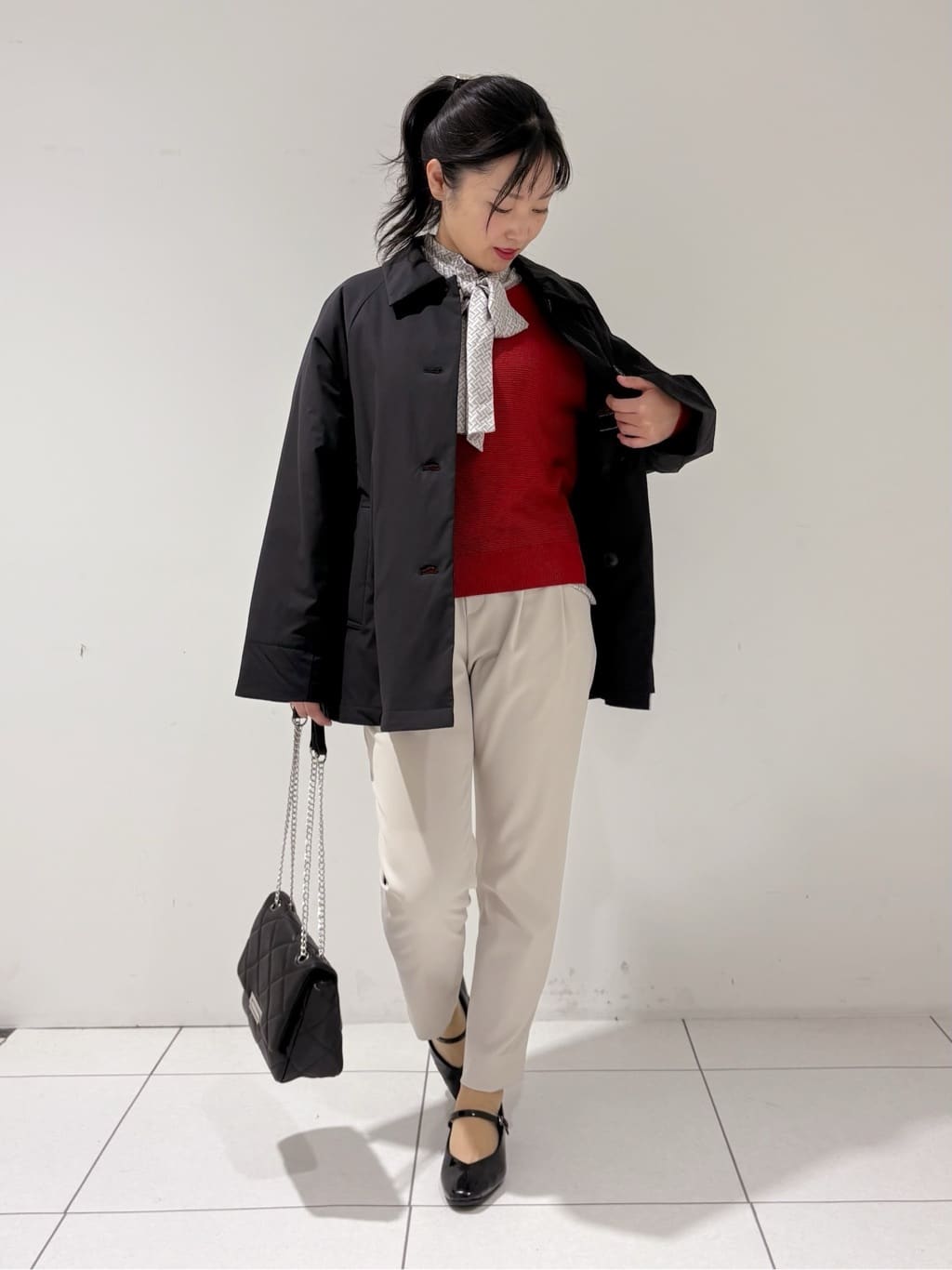 momokoさんの「INDIVI｜【超軽量／蓄熱】ライトパフステンカラーコート」を使ったコーディネート