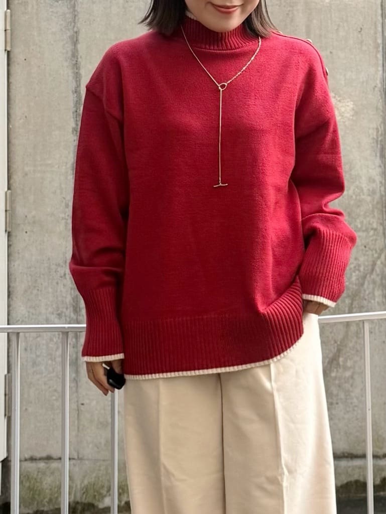 chさんの「THE SHOP TK｜【インしないで着られる】金ボタン ハイネックニット/毛玉になりにくい/静電気防止/洗濯機OK」を使ったコーディネート