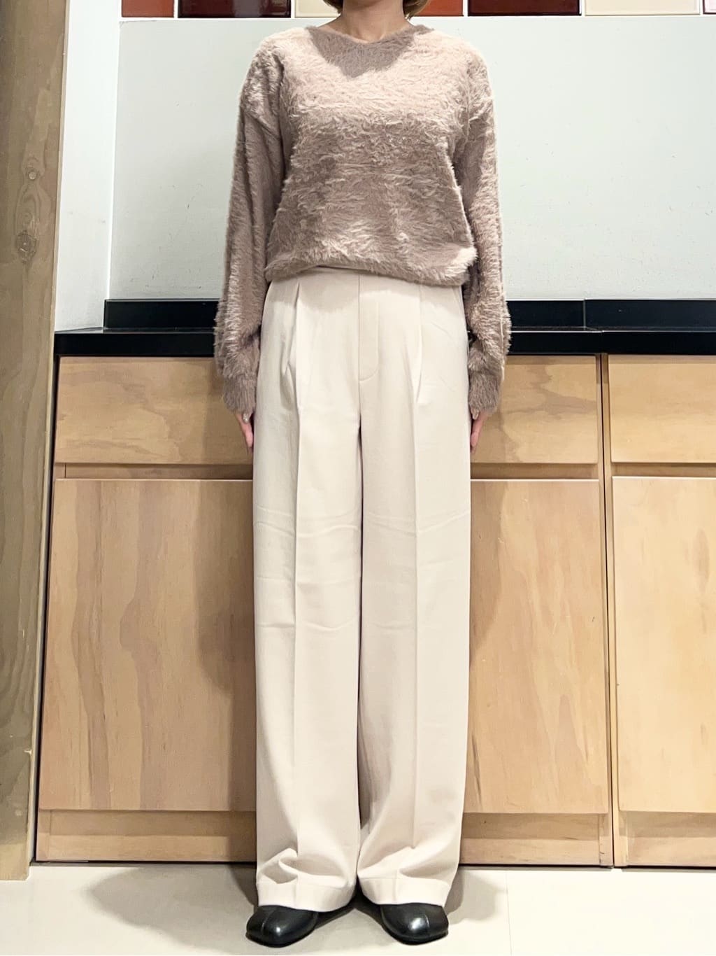 かのさんの「THE SHOP TK｜【華やかで柔らか】ふわふわフェザーニット/洗える・前後2WAY」を使ったコーディネート