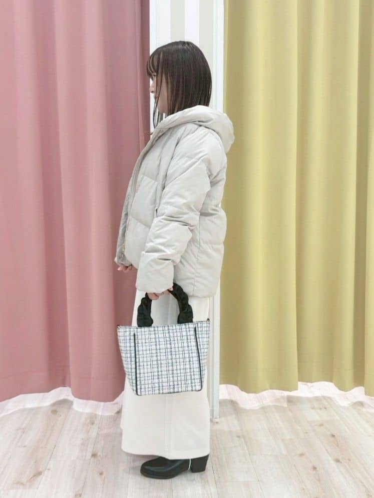 ゆーんさんの「SHOO･LA･RUE｜【撥水/洗える】ショートフーディーダウン」を使ったコーディネート