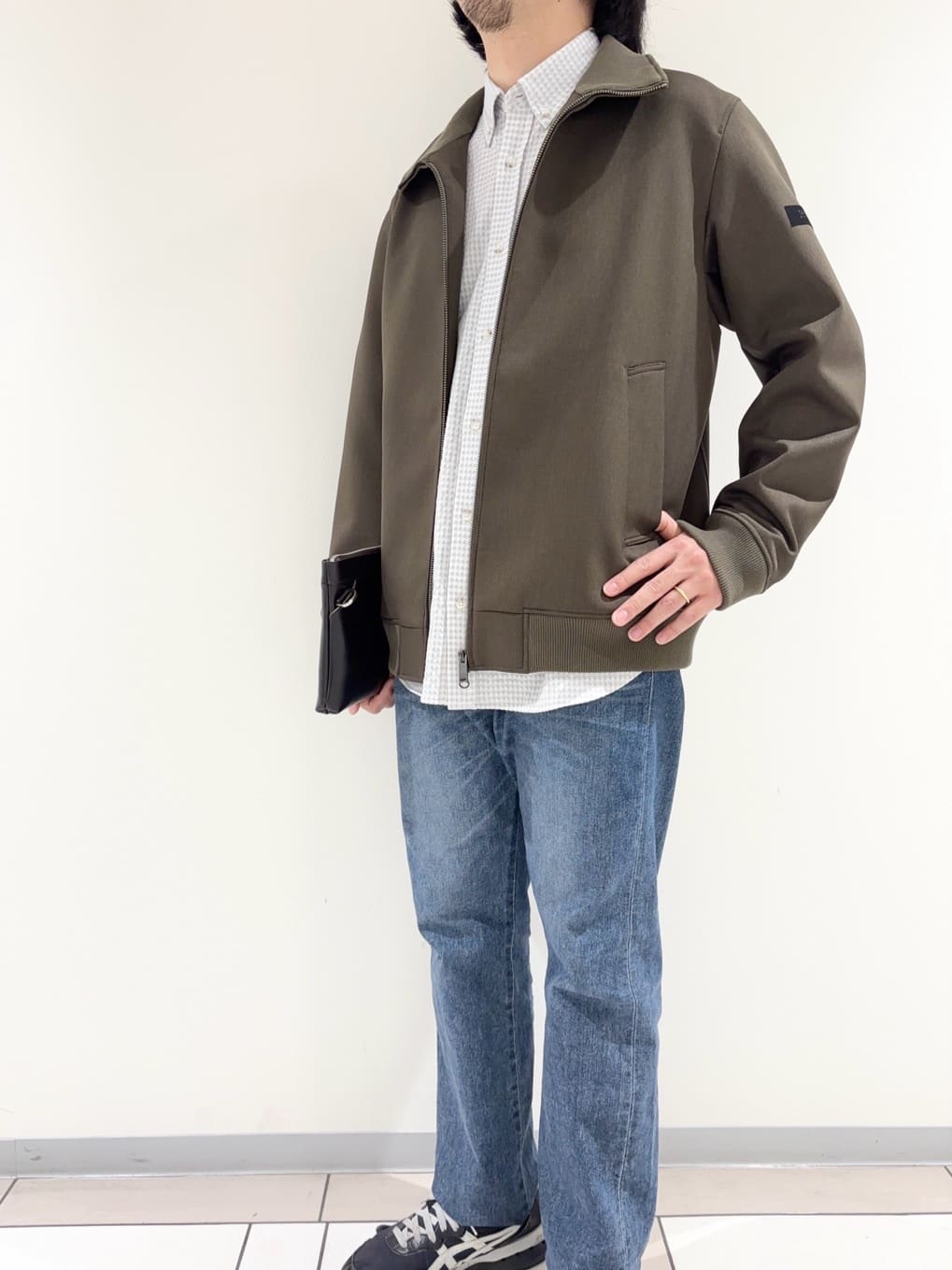 及川さんの「TAKEO KIKUCHI｜【JUST ONE LAYER】ダウンファブリック ジップアップ リブ ブルゾン」を使ったコーディネート