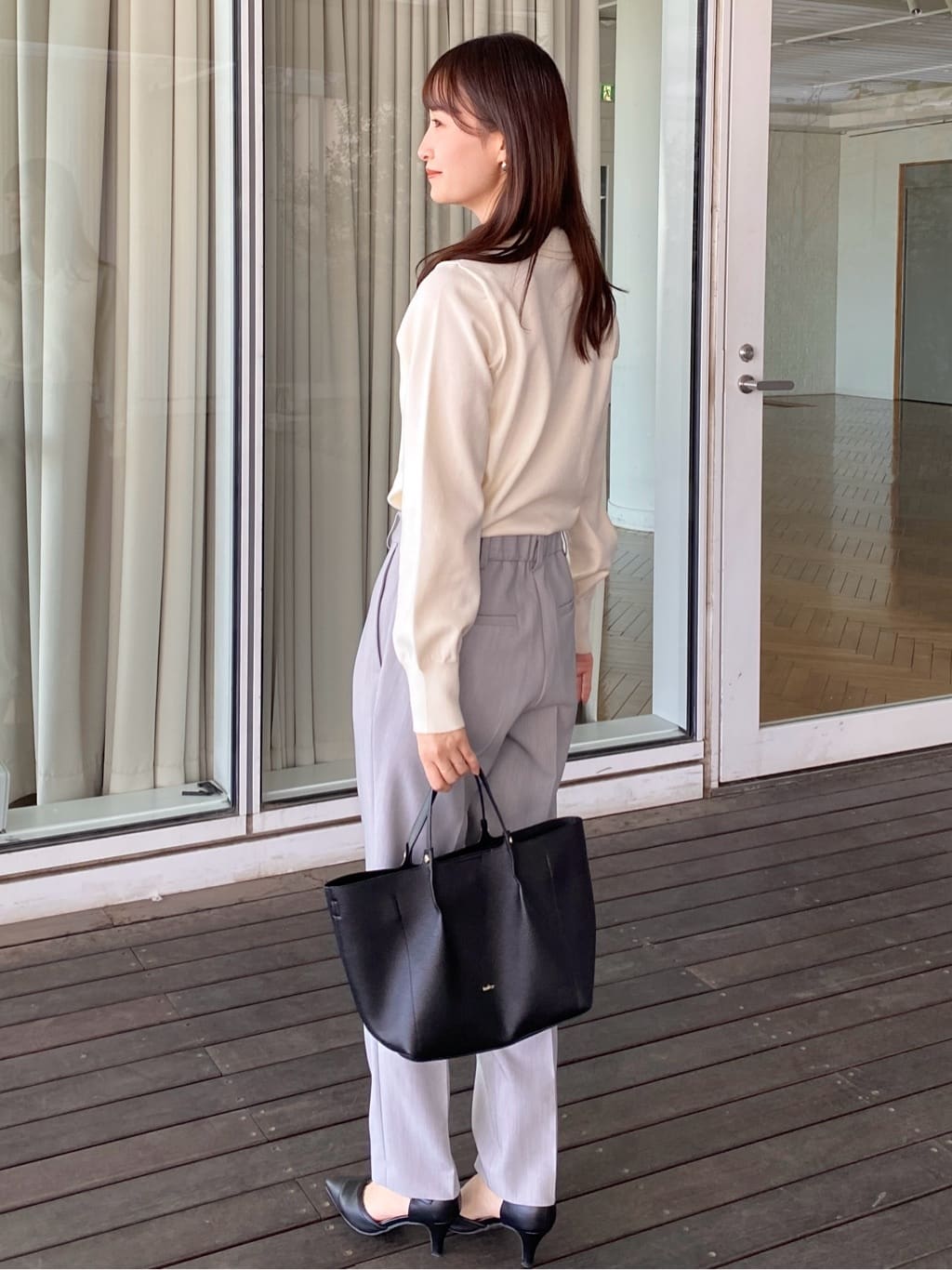 みさかさんの「index｜《丈が選べる》ストレッチテーパードパンツ／セットアップ対応【洗濯機OK／防シワ】」を使ったコーディネート