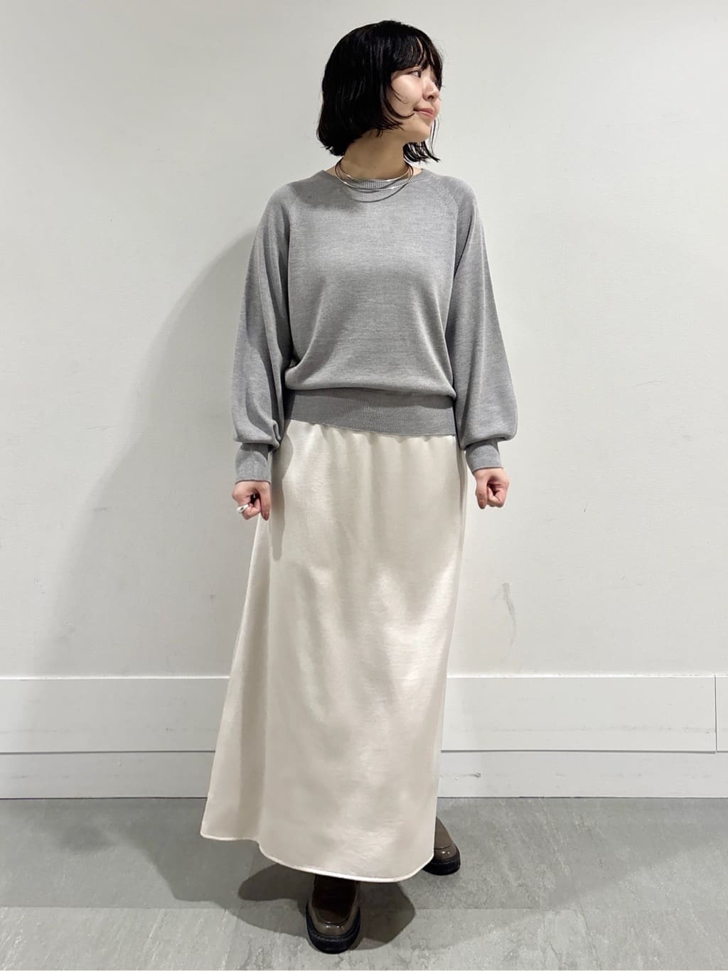 モエカさんの「UNTITLED｜【8色展開／コンパクト丈】レーヨン混 コクーンニット」を使ったコーディネート