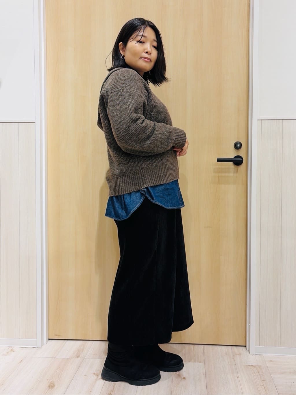 すーさんの「SHOO･LA･RUE｜【S-LL】お顔周りをすっきり魅せる ふんわり Vネックフードニット」を使ったコーディネート