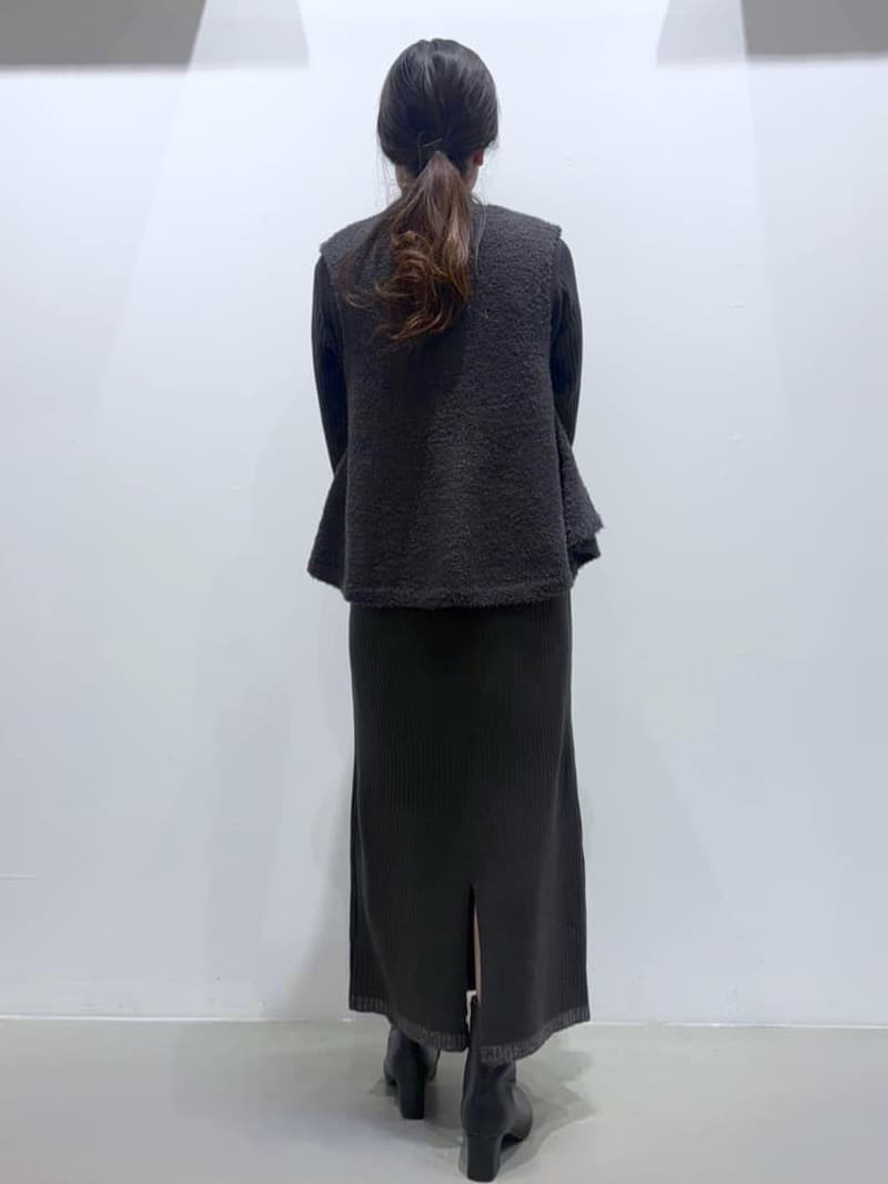 ＷＡさんの「grove｜【2点SET/体型カバー】一枚で決まる、ペプラムベスト&times;ニットワンピース」を使ったコーディネート