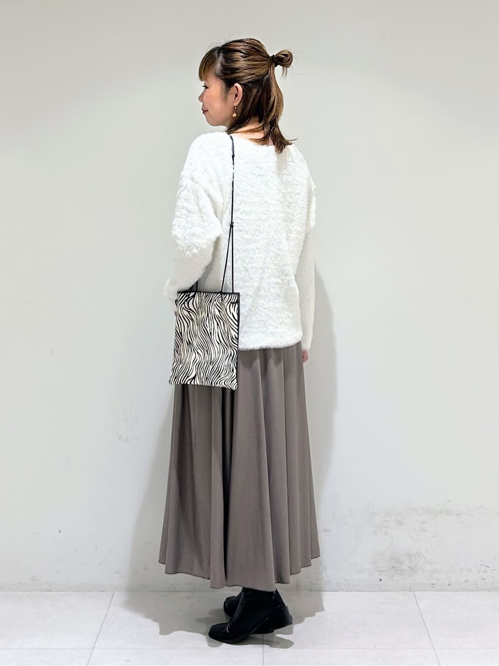 tsuyuさんの「INDIVI｜【洗える】エアリーシャギートップス」を使ったコーディネート