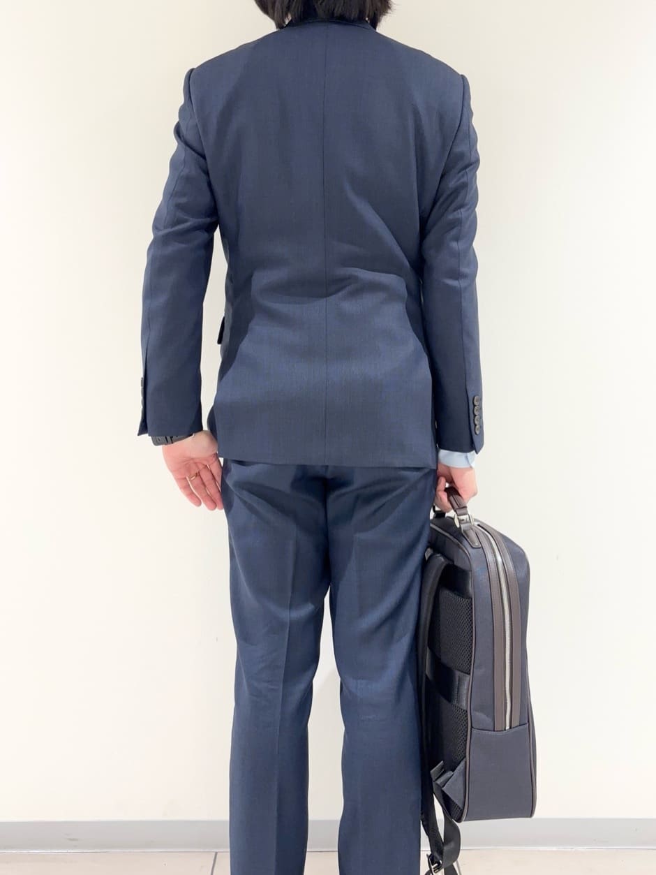 及川さんの「TAKEO KIKUCHI｜【Three by Three】シャイニーシャークピンヘッド スーツ/3ピース対応可」を使ったコーディネート