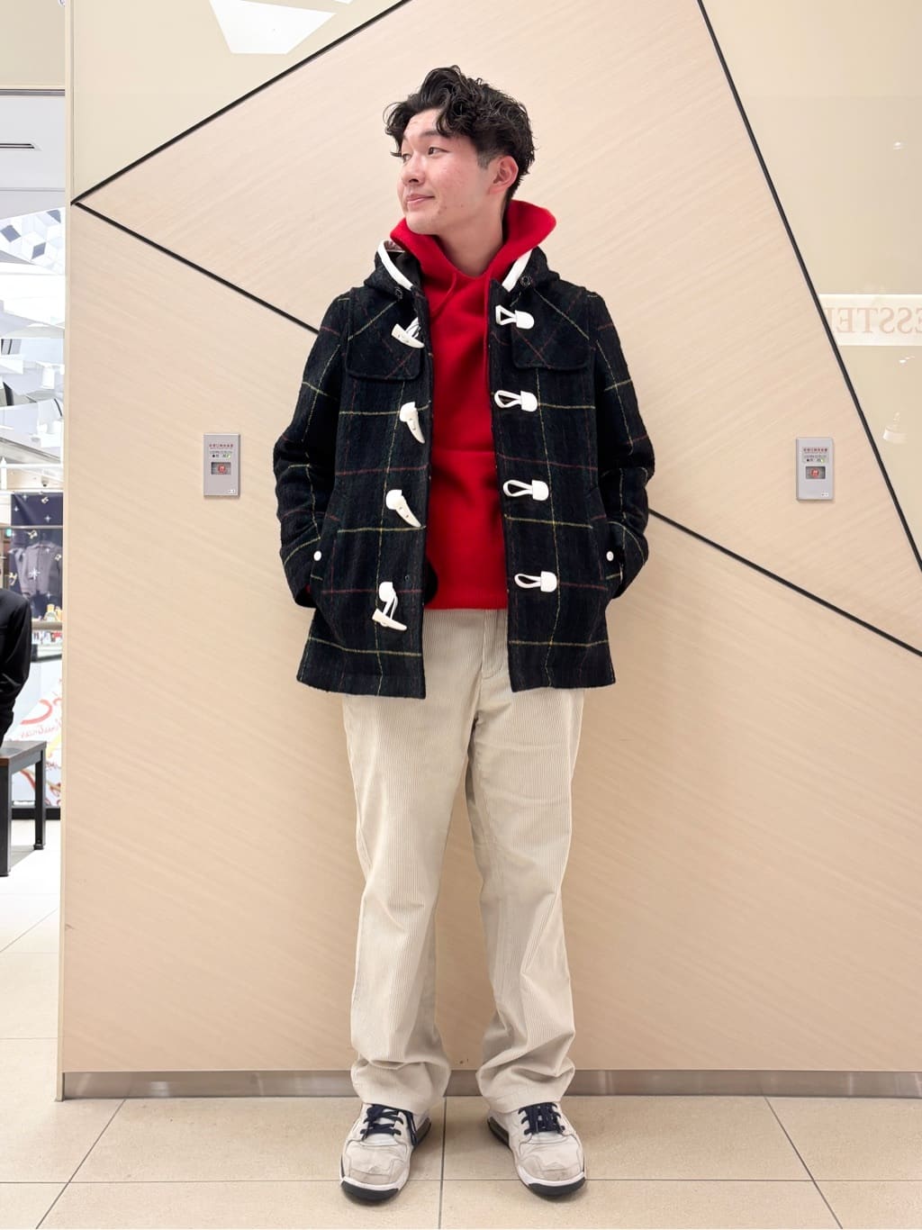 千葉亮太さんの「DRESSTERIOR｜◆カシミヤブレンドフードニット」を使ったコーディネート