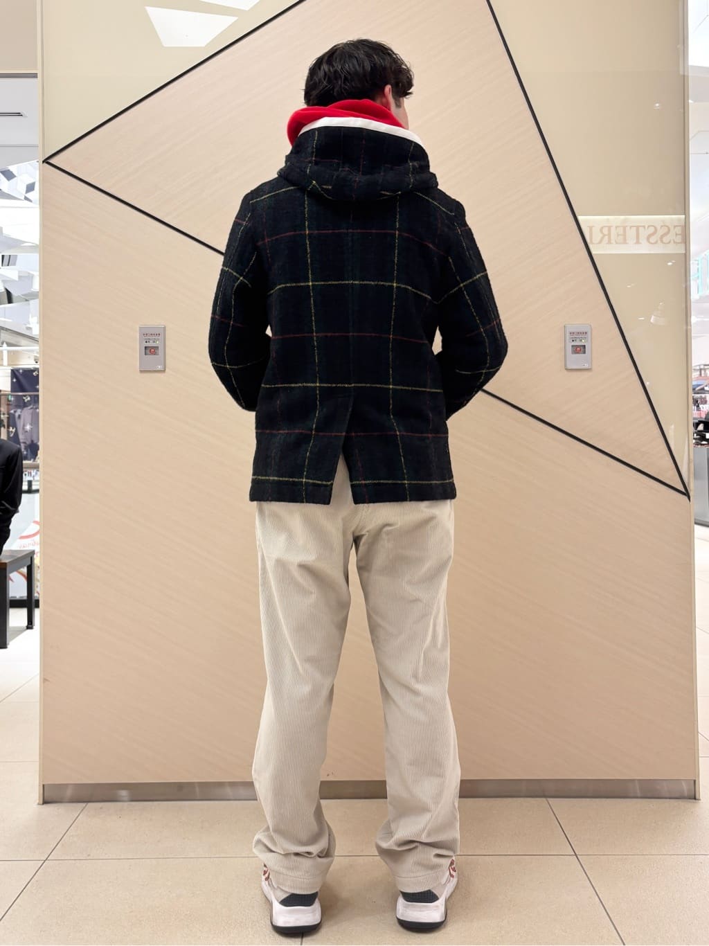 千葉亮太さんの「DRESSTERIOR｜◆カシミヤブレンドフードニット」を使ったコーディネート