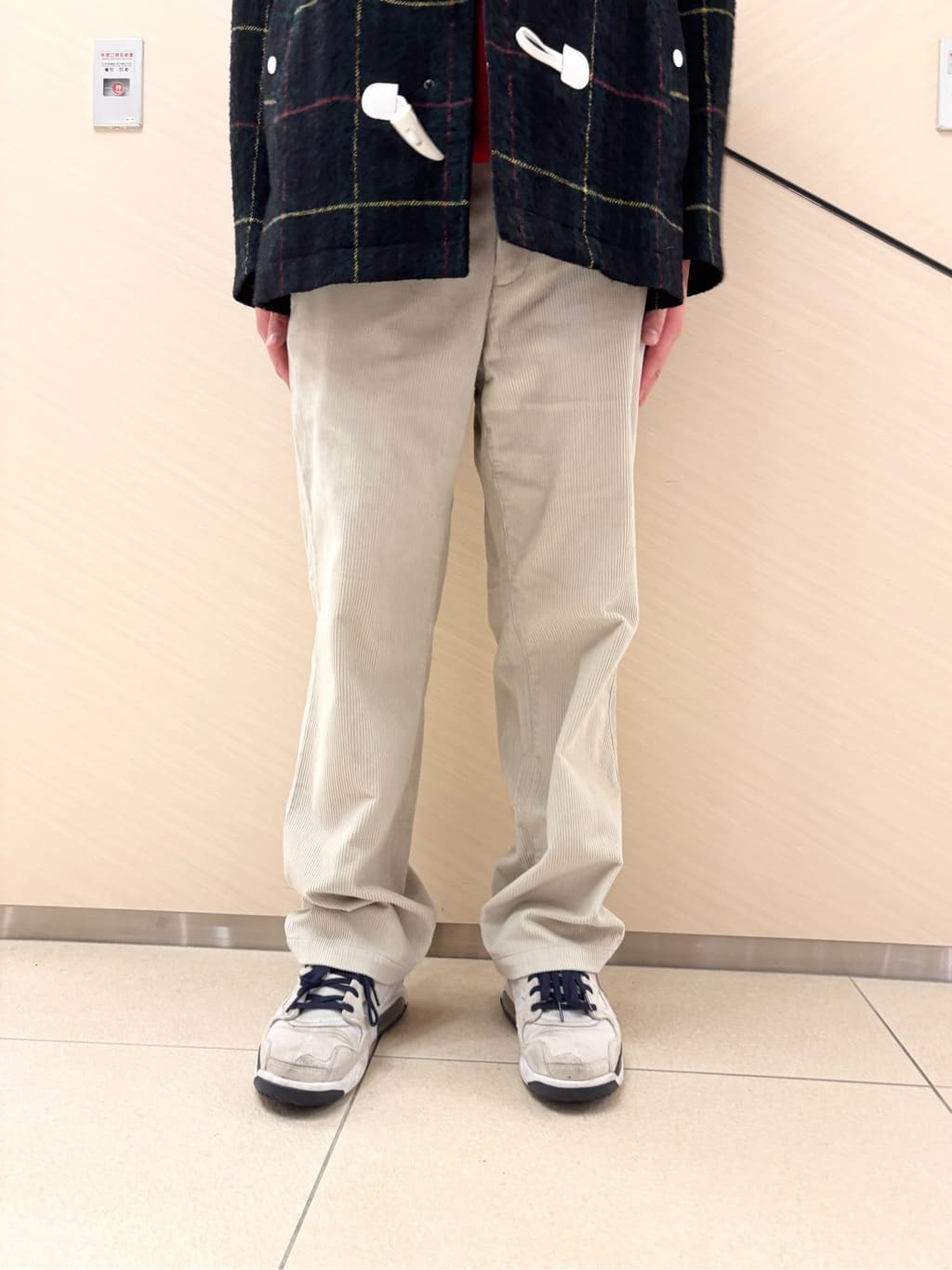 千葉亮太さんの「DRESSTERIOR｜◆カシミヤブレンドフードニット」を使ったコーディネート