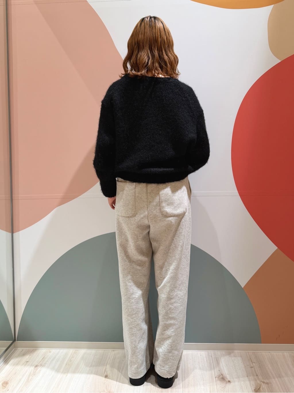 末っ子さんの「SHOO･LA･RUE｜【洗濯機可/S-LL】上品にキラリと華やぐ スパンコールニット」を使ったコーディネート