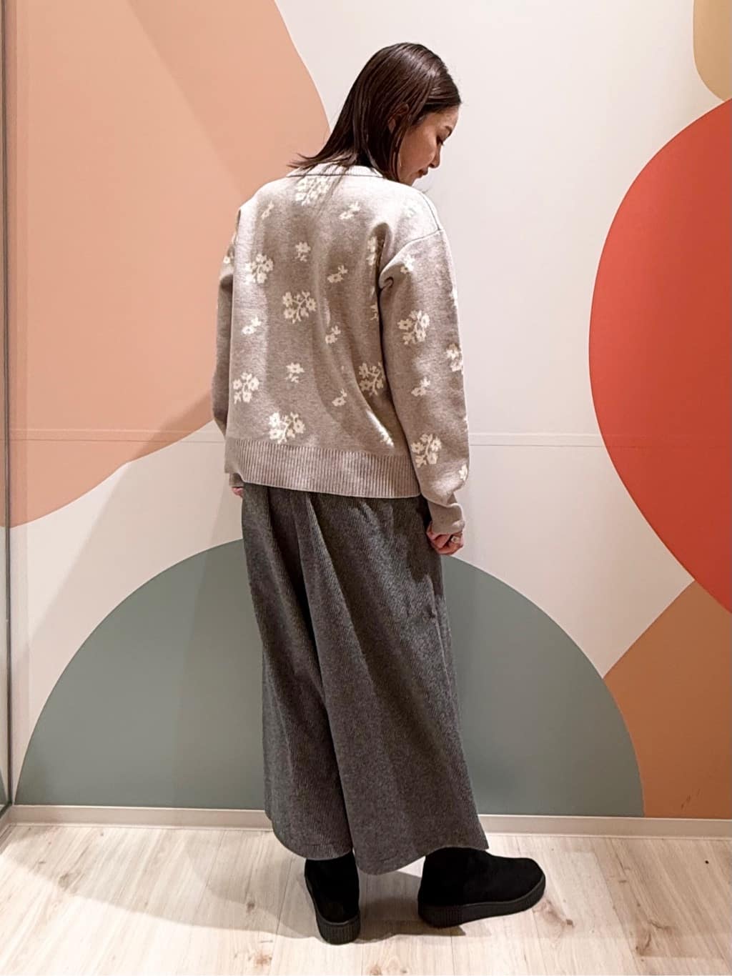 長女さんの「SHOO･LA･RUE｜【S-LL】大人上品な レトロフラワーニット」を使ったコーディネート