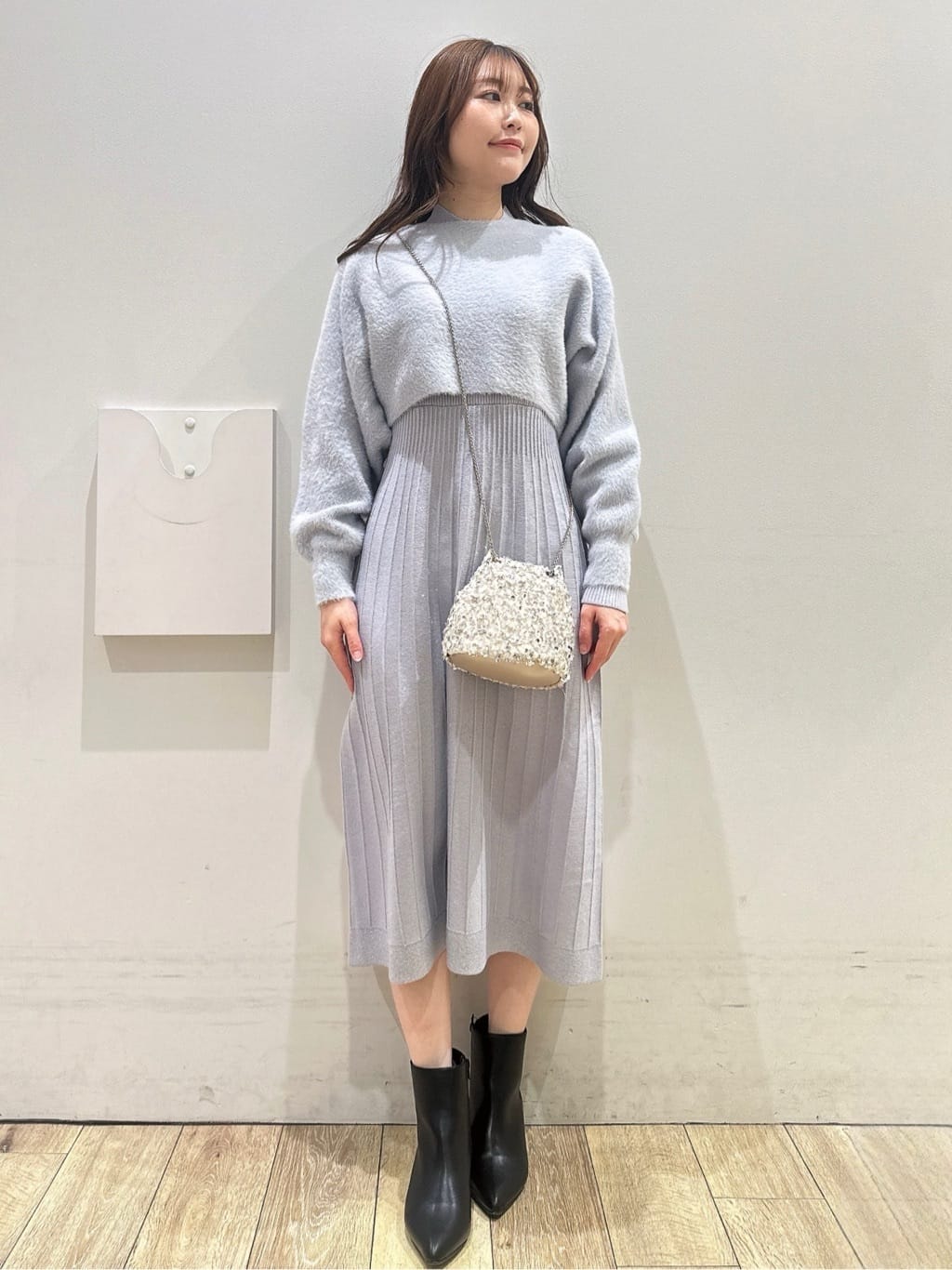 MOMOさんの「index｜ラメフェザープルオーバーセット ニットワンピース【洗濯機OK】《XS～LL》」を使ったコーディネート