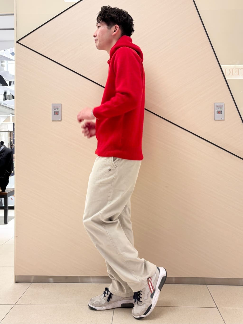 千葉亮太さんの「DRESSTERIOR｜◆カシミヤブレンドフードニット」を使ったコーディネート