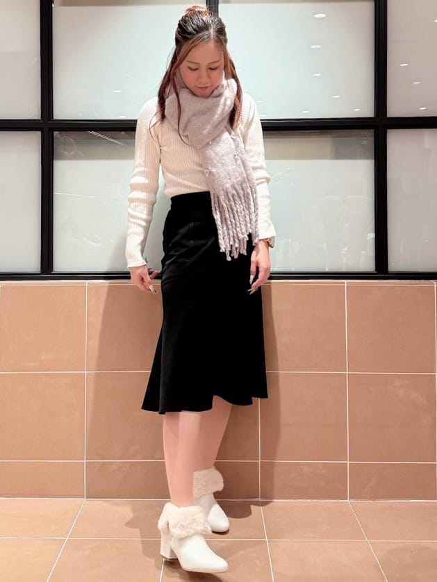 すみれさんの「ESPERANZA｜折り返しフェイクファー2WAYショートブーツ」を使ったコーディネート