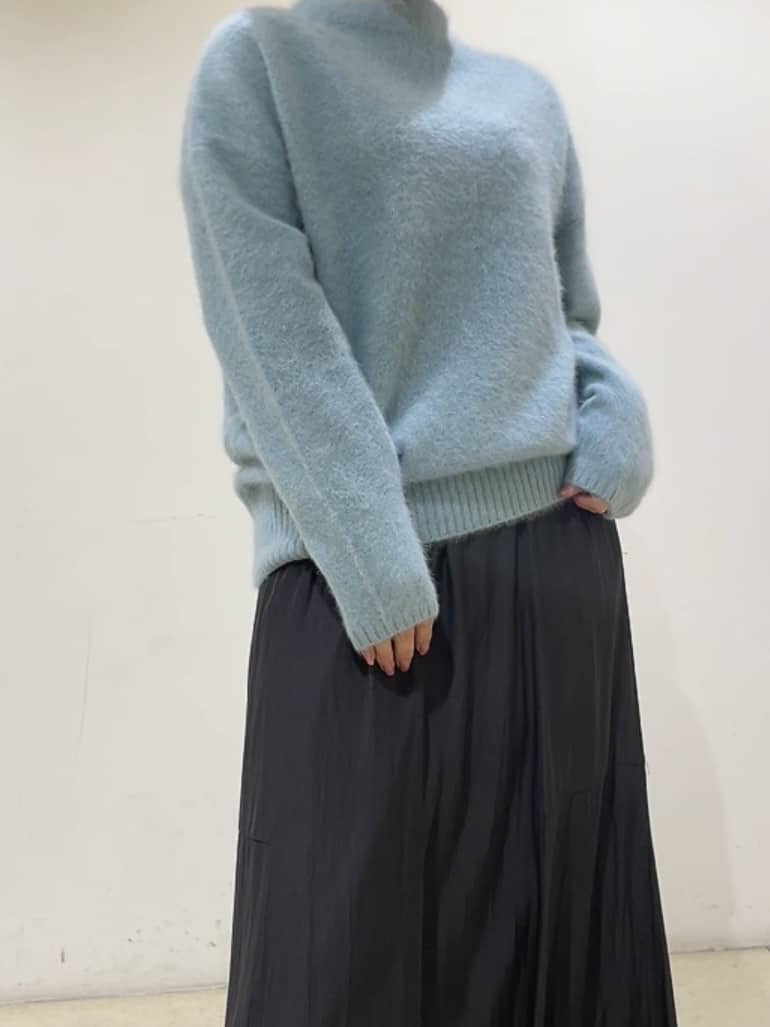 watanabeさんの「UNTITLED｜【大人な品格/ふわふわニット】フォックスカシミヤ コクーンニット」を使ったコーディネート