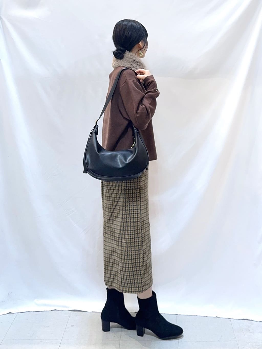 𝐇𝐢𝐫𝐨𝐦𝐢さんの「SHOO･LA･RUE｜【S-LL/あったか】大人レディな着こなしに シャギーチェックスカート」を使ったコーディネート