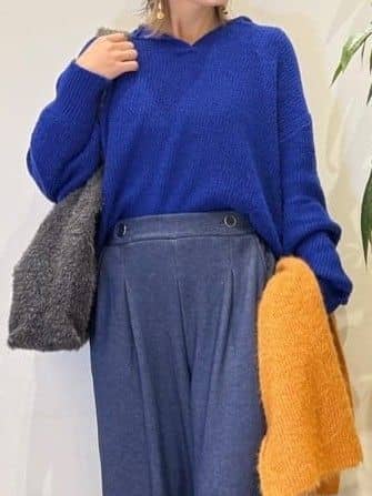 misakiさんの「SHOO･LA･RUE｜【S-LL】お顔周りをすっきり魅せる ふんわり Vネックフードニット」を使ったコーディネート
