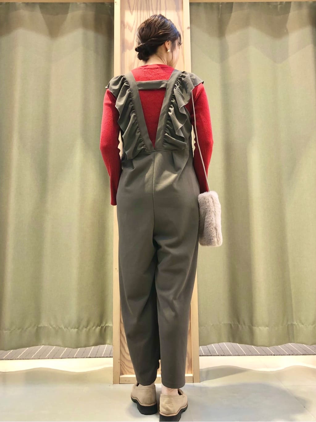 ころさんの「THE SHOP TK｜【シーズンレス】フリルオールインワン」を使ったコーディネート