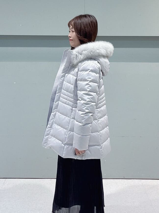makiさんの「UNTITLED｜【はっ水機能/フード取り外し可】ミディダウンコート」を使ったコーディネート
