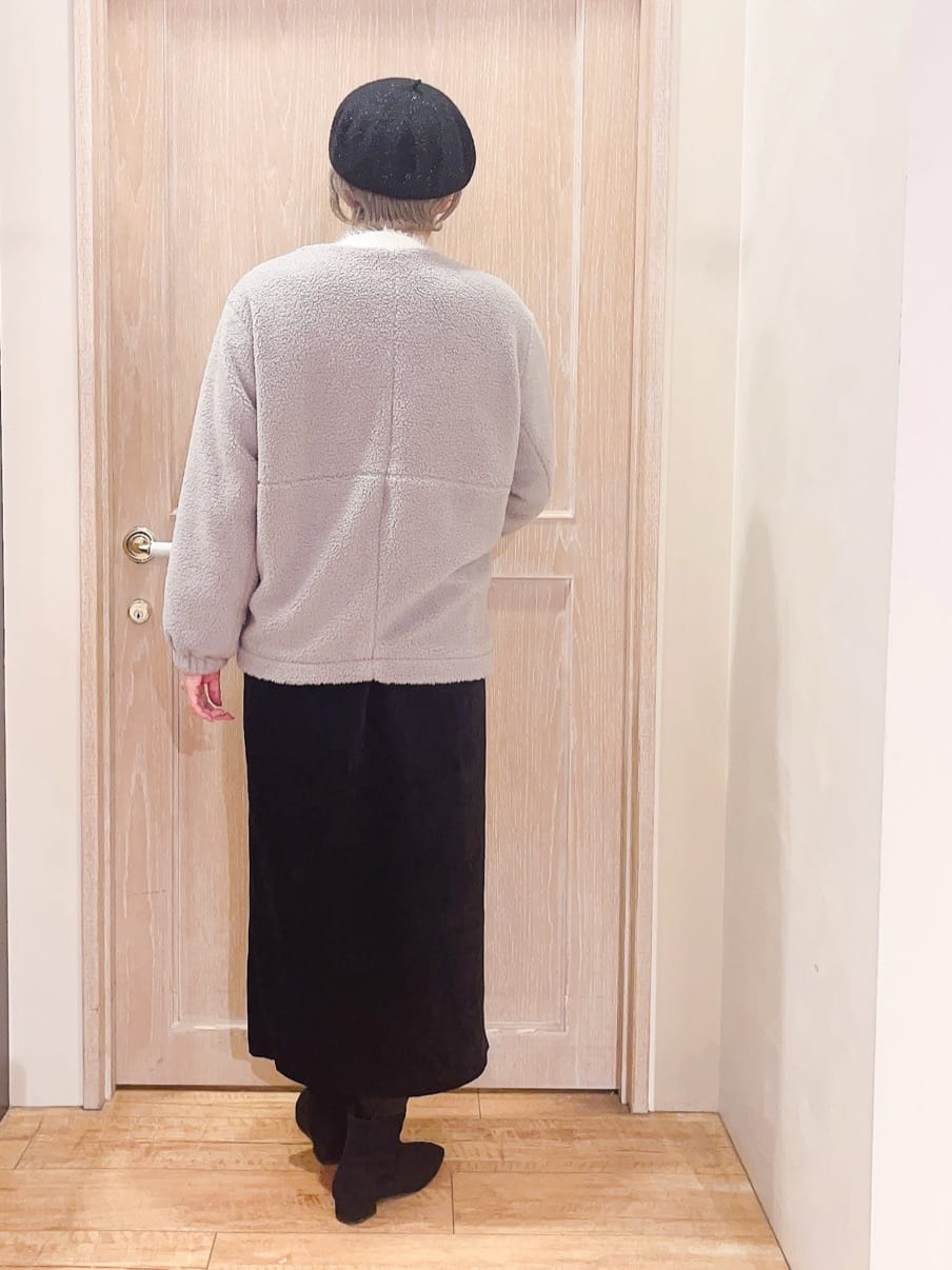 ハリーさんの「SHOO･LA･RUE｜ふんわり柔らか ロゴフェザーニット」を使ったコーディネート