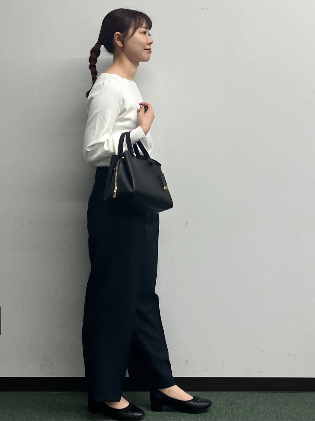 MAYUKIさんの「index｜ラメスカラップビジューデザインニット【洗濯機OK】《6col／S～LL》」を使ったコーディネート