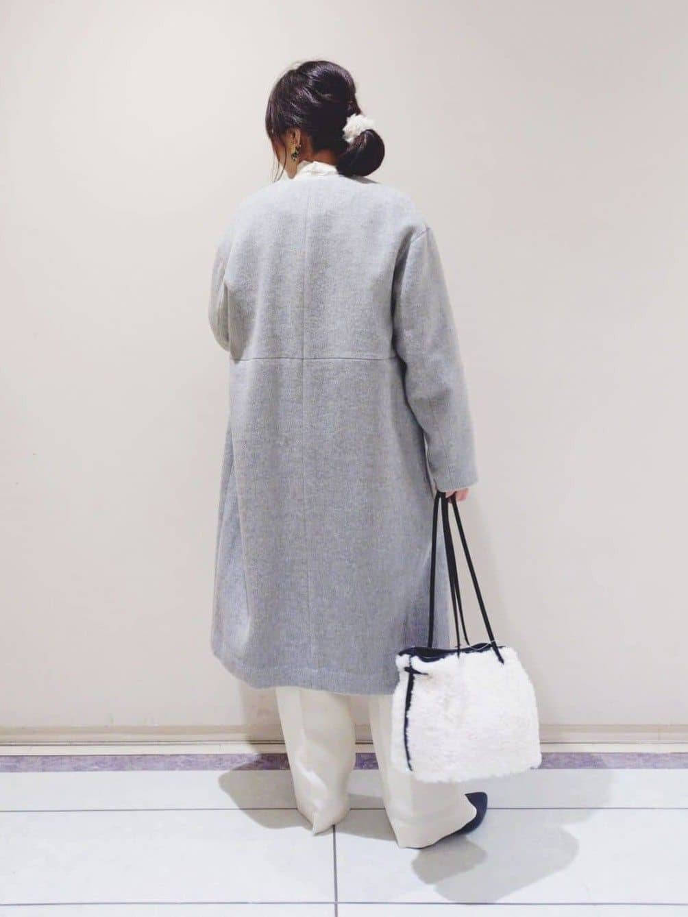 TOMOMIさんの「INDIVI｜ボアミドルバッグ」を使ったコーディネート
