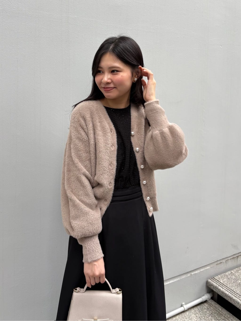 AOIさんの「Couture brooch｜【前後2WAY】Springフェザーカーデトップス」を使ったコーディネート