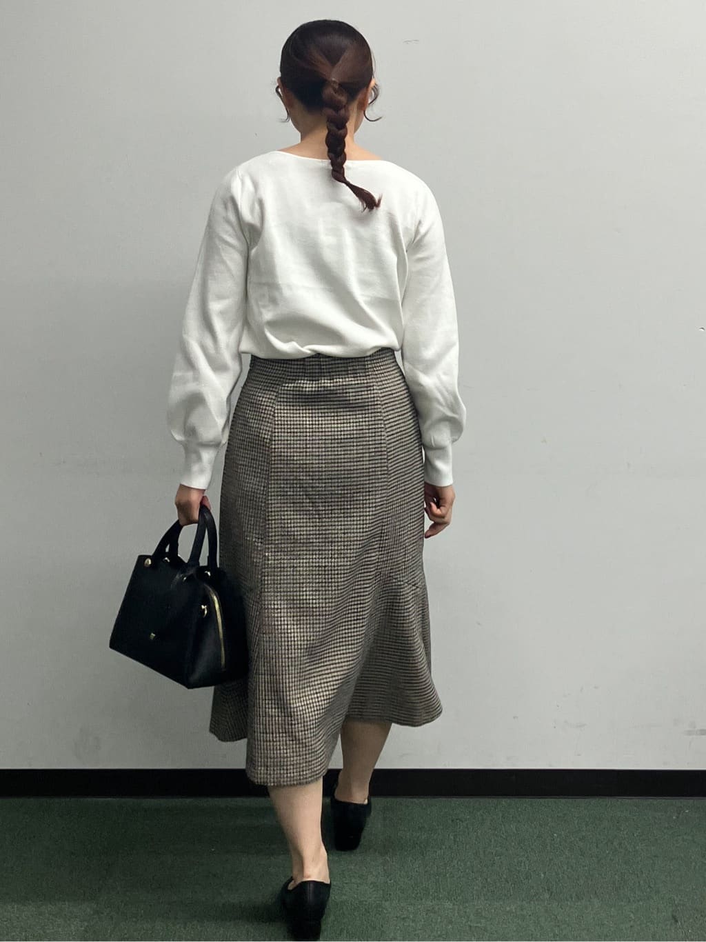 MAYUKIさんの「index｜ラメスカラップビジューデザインニット【洗濯機OK】《6col／S～LL》」を使ったコーディネート