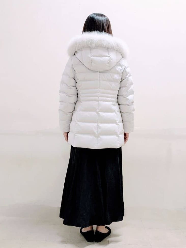 tomoさんの「UNTITLED｜【はっ水機能/フード取り外し可】ミディダウンコート」を使ったコーディネート