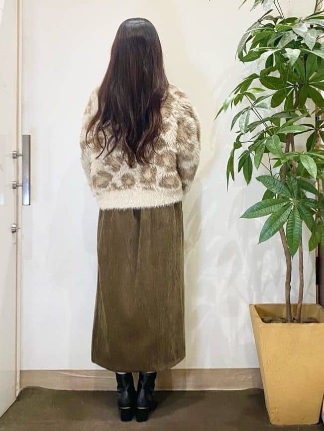 AYUMIさんの「SHOO･LA･RUE｜【選べる4柄】ふわふわ ロングフェザーニット」を使ったコーディネート