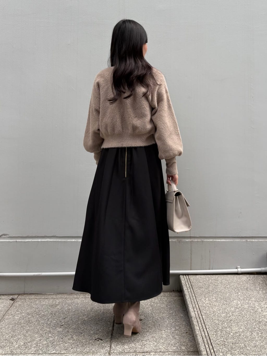 AOIさんの「Couture brooch｜【前後2WAY】Springフェザーカーデトップス」を使ったコーディネート