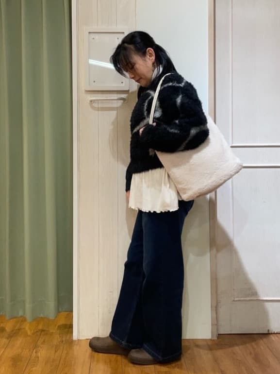 ke-yさんの「SHOO･LA･RUE｜【選べる4柄】ふわふわ ロングフェザーニット」を使ったコーディネート