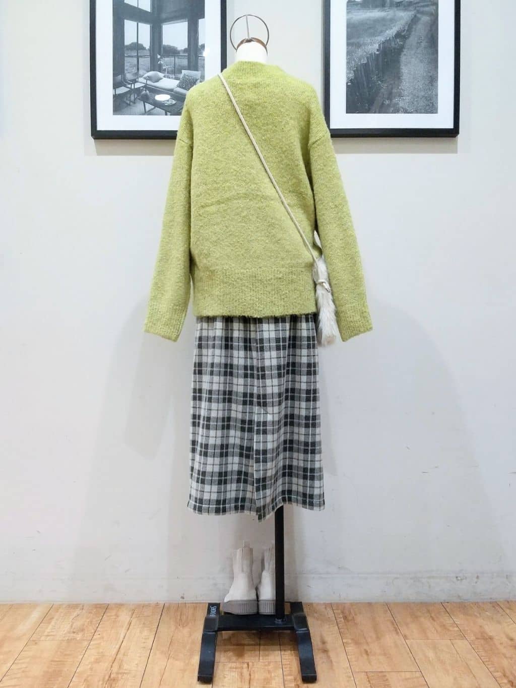 名前さんの「SHOO･LA･RUE｜ラメ入りファーが目を惹く ミニショルダーバッグ」を使ったコーディネート