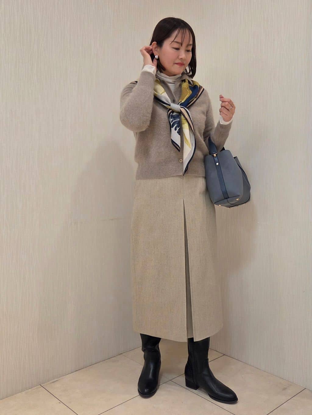naokoさんの「UNTITLED｜【ふわふわニット/オンオフ使える】フォックスカシミヤ衿付きカーディガン」を使ったコーディネート