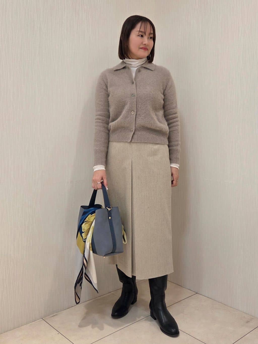 naokoさんの「UNTITLED｜【ふわふわニット/オンオフ使える】フォックスカシミヤ衿付きカーディガン」を使ったコーディネート