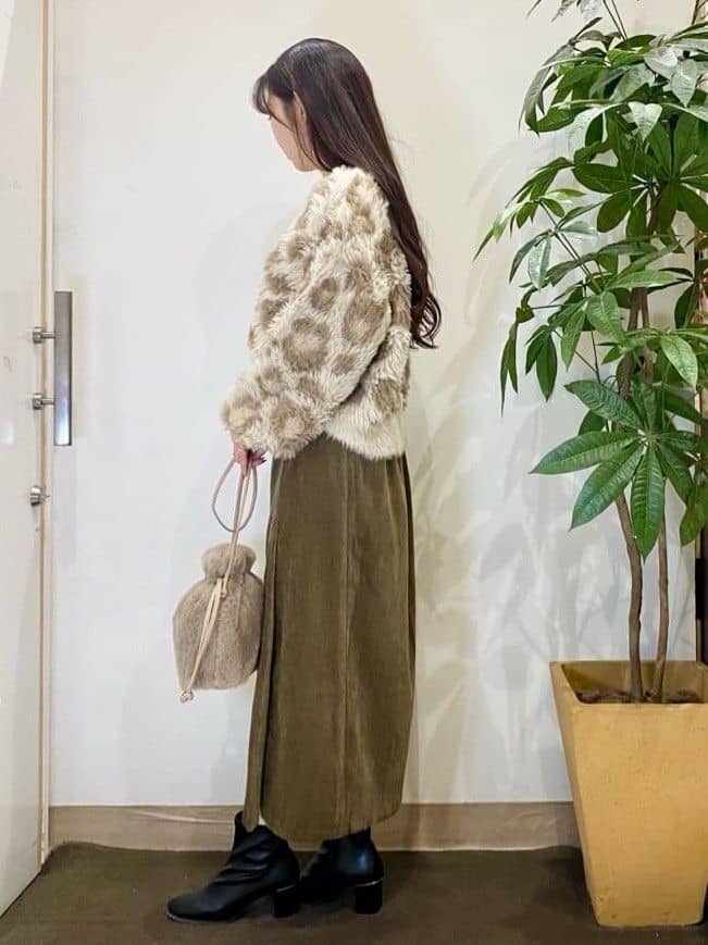 AYUMIさんの「SHOO･LA･RUE｜【選べる4柄】ふわふわ ロングフェザーニット」を使ったコーディネート
