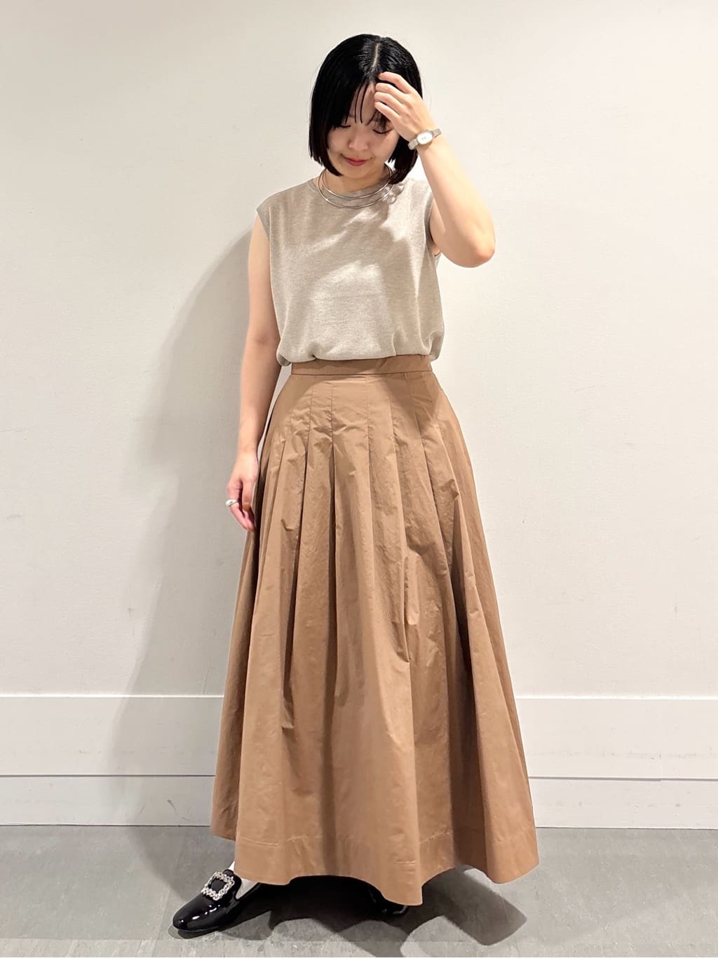 モエカさんの「UNTITLED｜【アンサンブル可/洗える】シアーノースリーブ プルオーバー」を使ったコーディネート