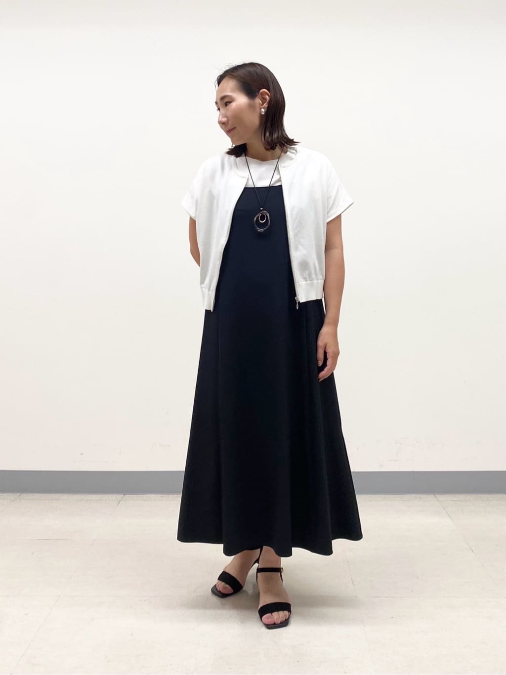 YUKARIさんの「INDIVI｜【UVケア】エアリージョーゼット キャミワンピース」を使ったコーディネート