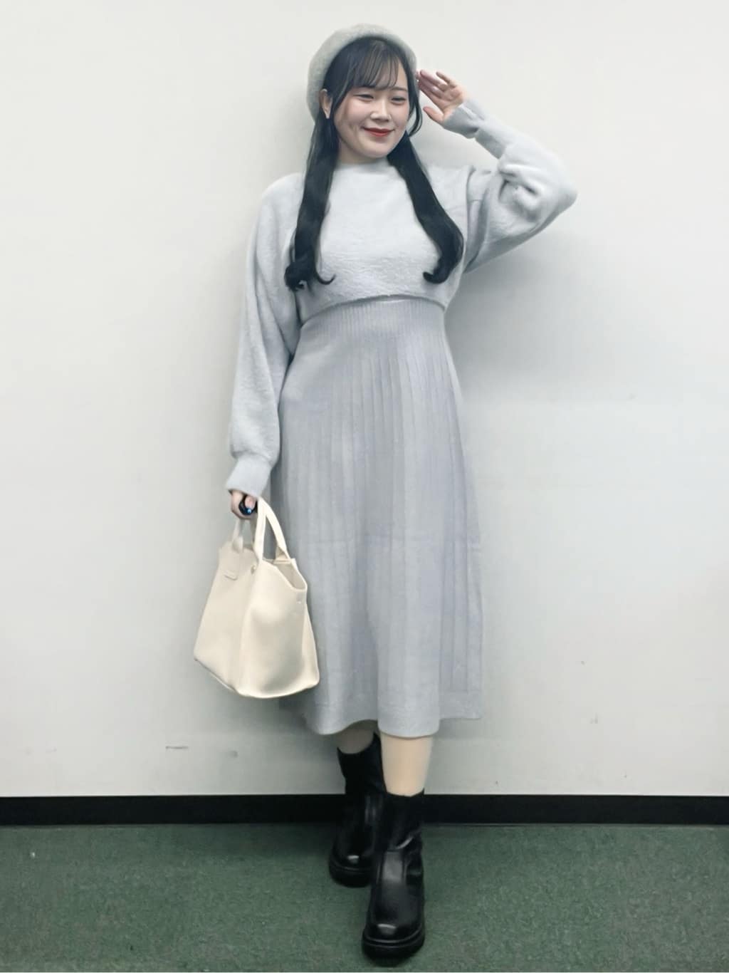 Hitomiさんの「index｜ラメフェザープルオーバーセット ニットワンピース【洗濯機OK】《XS～LL》」を使ったコーディネート