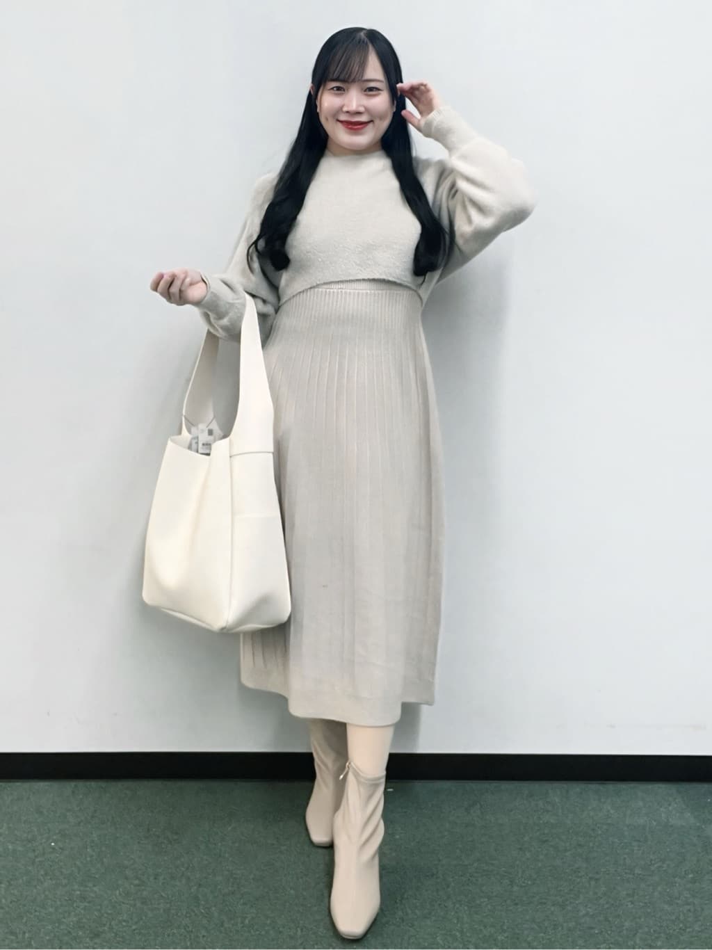 Hitomiさんの「index｜ラメフェザープルオーバーセット ニットワンピース【洗濯機OK】《XS～LL》」を使ったコーディネート