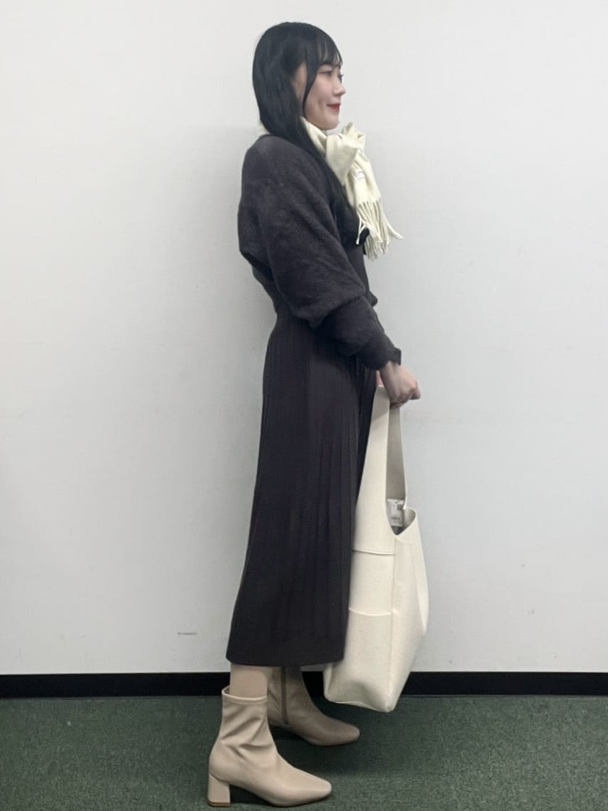 Hitomiさんの「index｜ラメフェザープルオーバーセット ニットワンピース【洗濯機OK】《XS～LL》」を使ったコーディネート